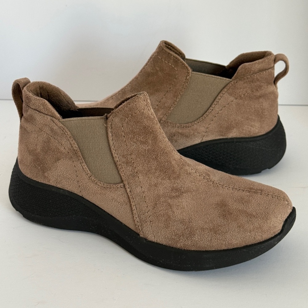 Earth Originals Dayana Women’s Brown Slip-on Boots Faux Suede Size 6.5